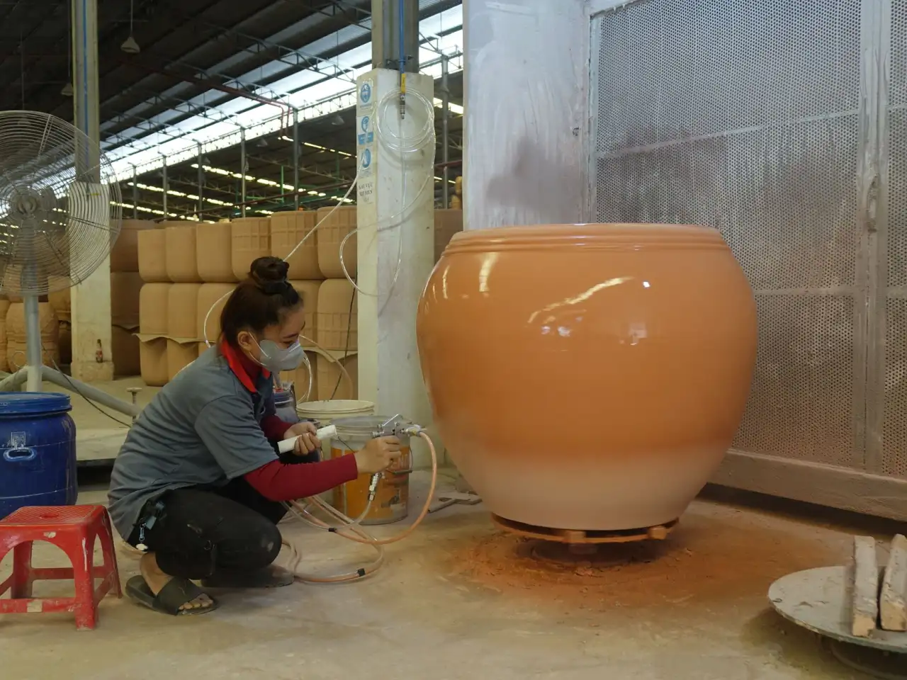 郑州圣仑商贸卫浴产品线全解析:马桶与洗脸盆的陶瓷工艺对比正文配图 1